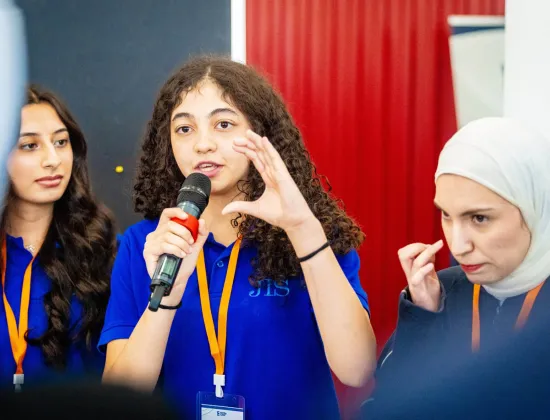 طلبة المدارس الأردنية الدولية ينهون برنامج حاضنة الأعمال EntroGate ويحوّلون أفكارهم إلى مشاريع مبتكرة